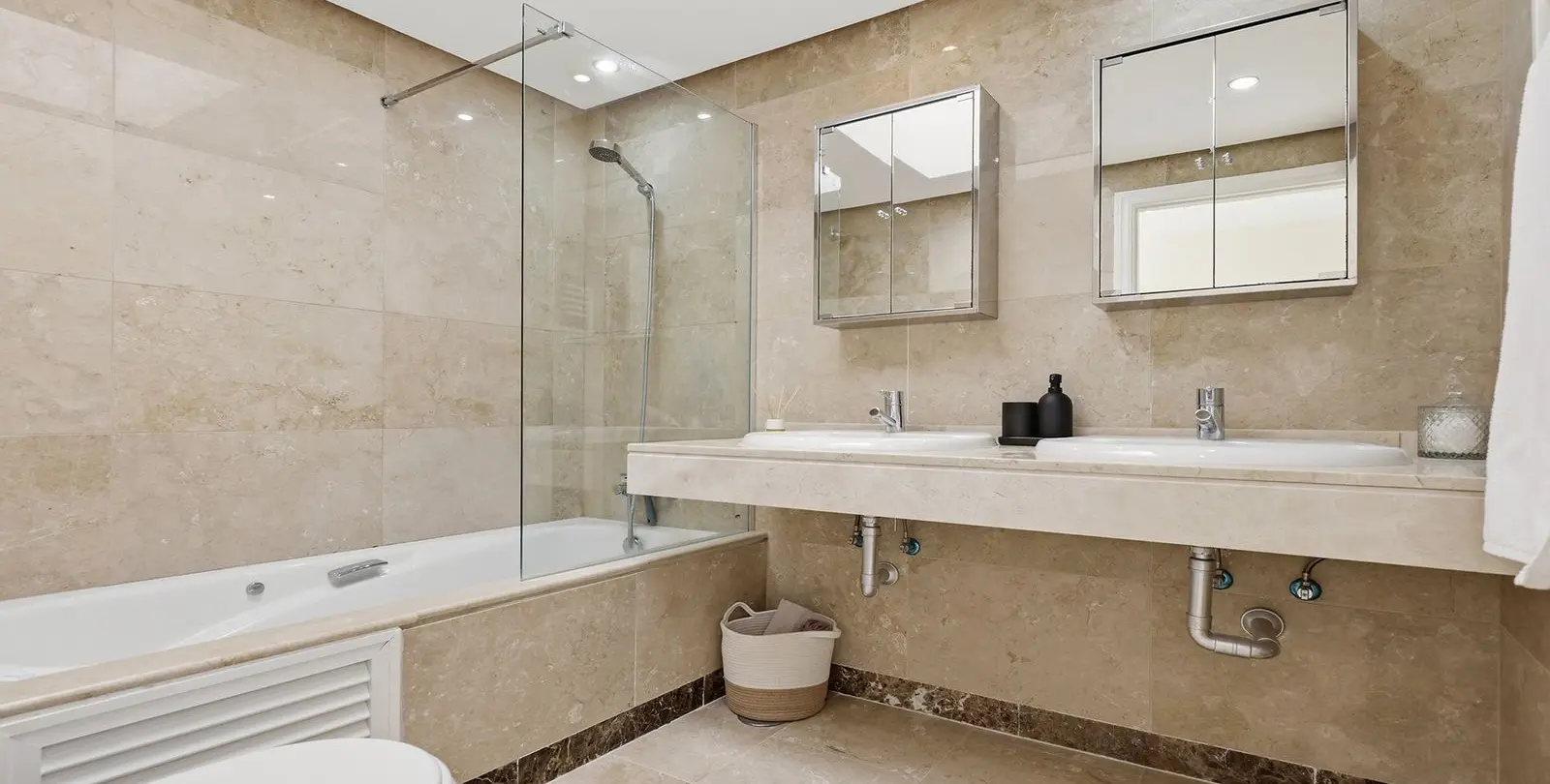 Sale of penthouse in La Duquesa 57