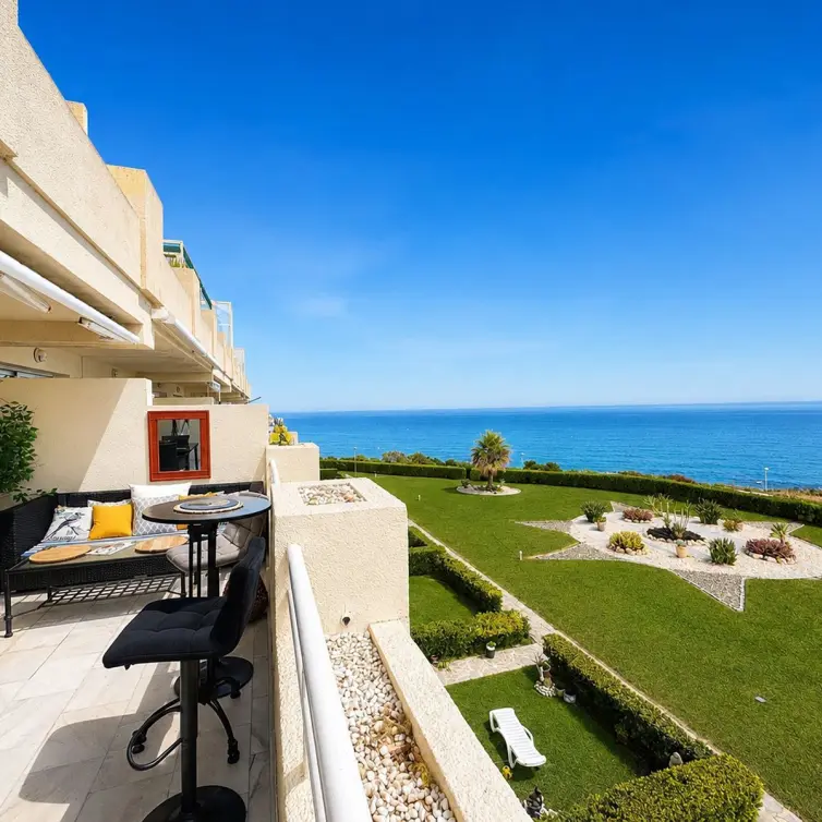 Venta de apartamento en planta media en El Chaparral