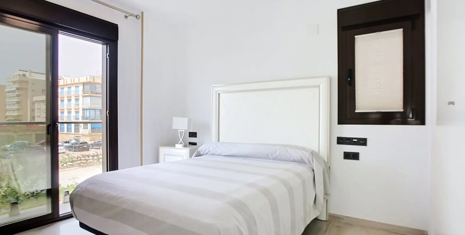 Sale of middle floor apartment in Fuengirola 11