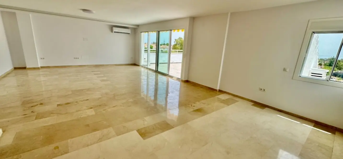 Sale of middle floor apartment in Atalaya 1