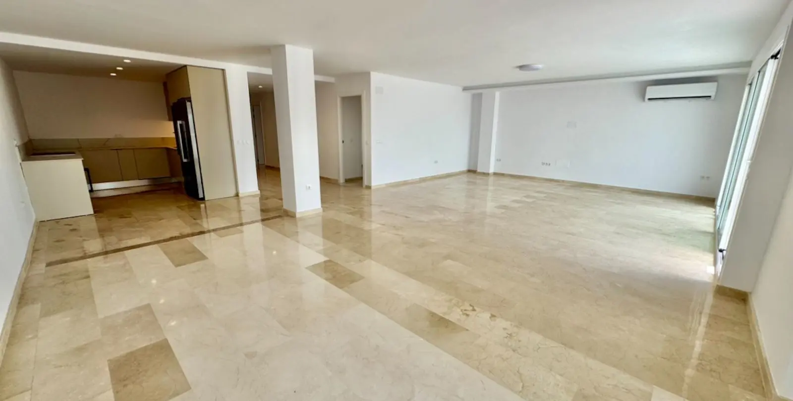 Sale of middle floor apartment in Atalaya 3