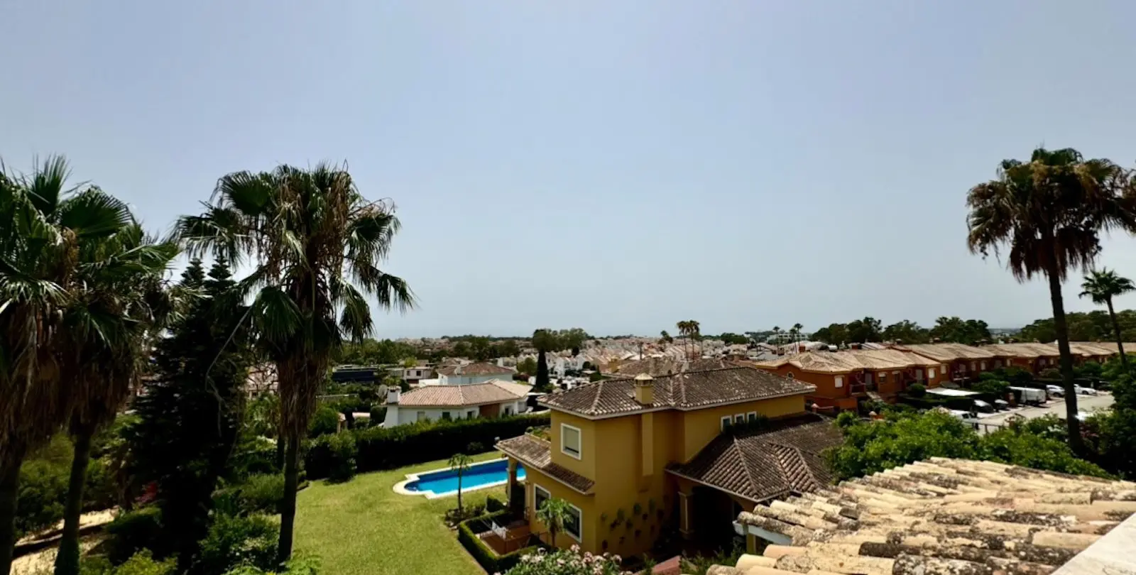 Sale of middle floor apartment in Atalaya 5