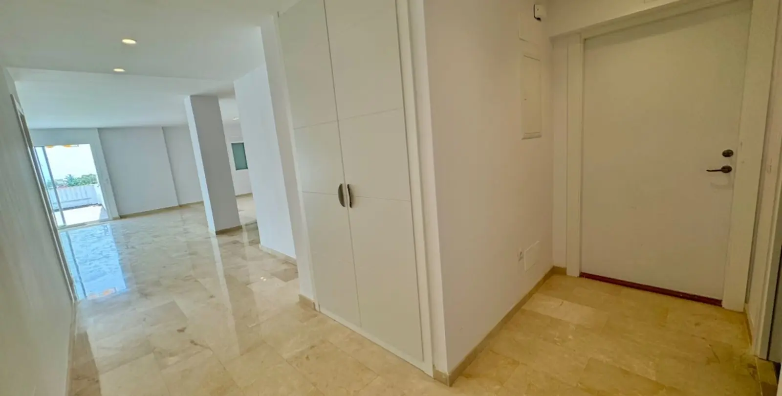 Sale of middle floor apartment in Atalaya 8
