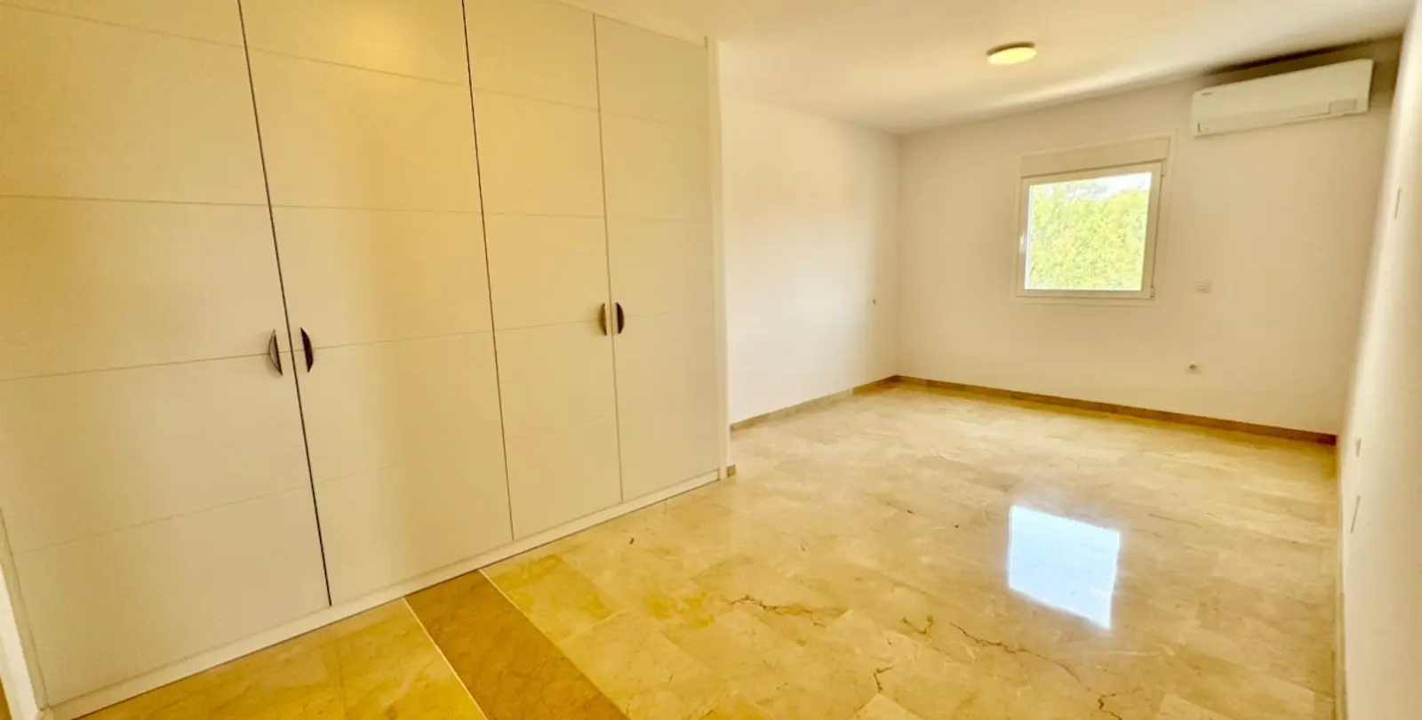 Sale of middle floor apartment in Atalaya 14
