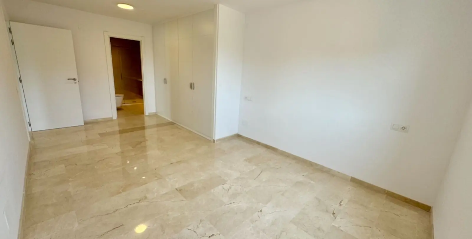 Sale of middle floor apartment in Atalaya 15