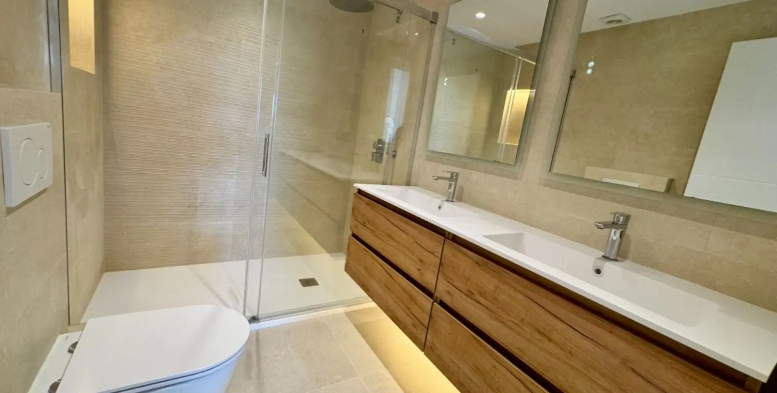 Sale of middle floor apartment in Atalaya 16