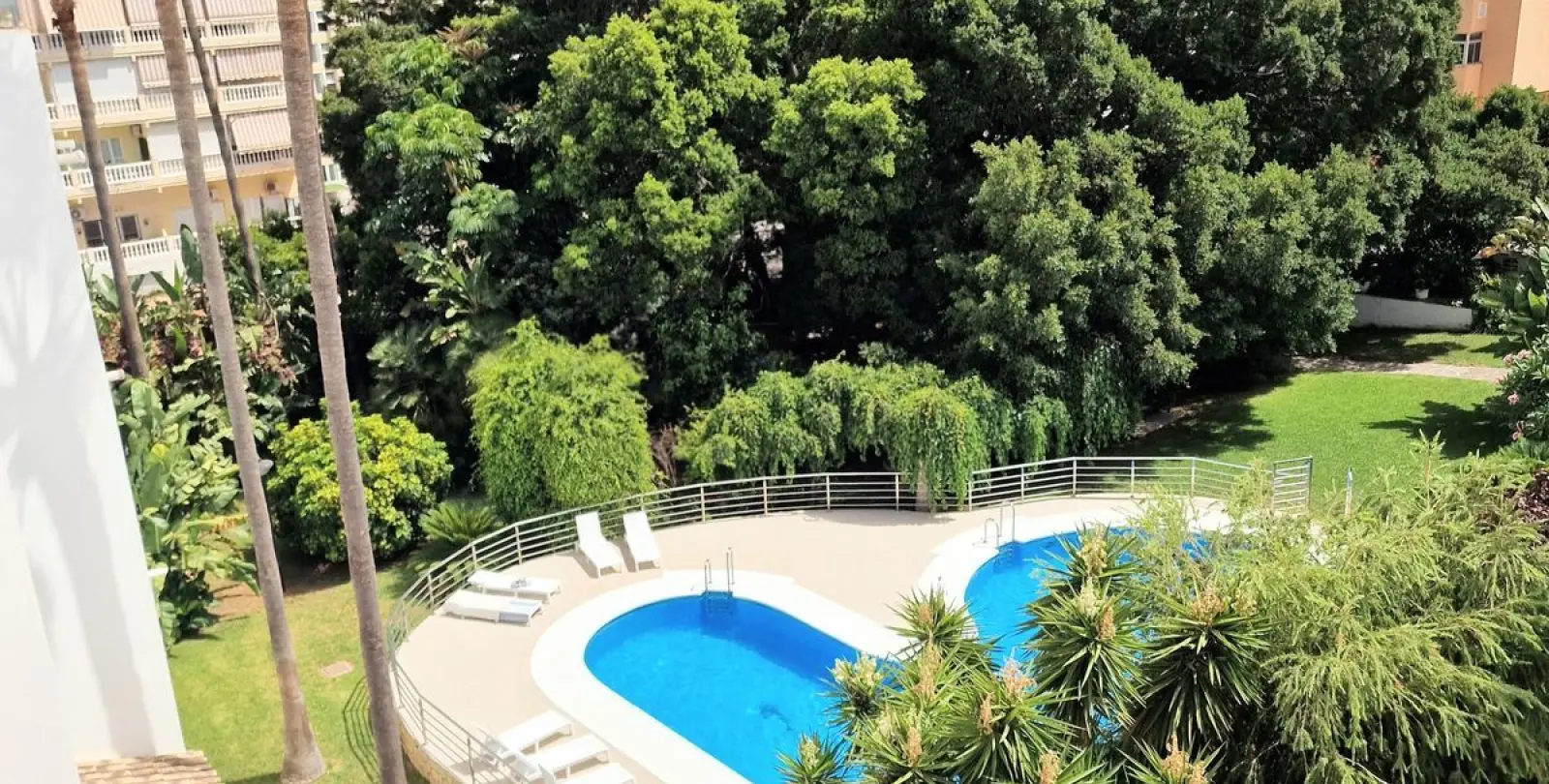 Sale of penthouse duplex in La Carihuela 2