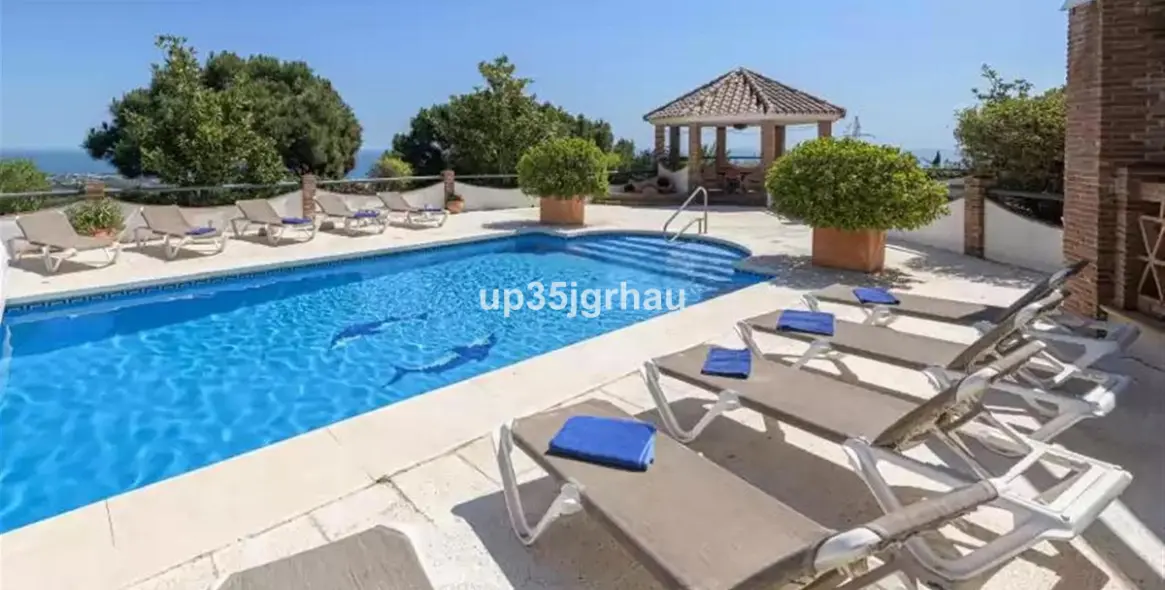 Venta de villa independiente en Estepona 3