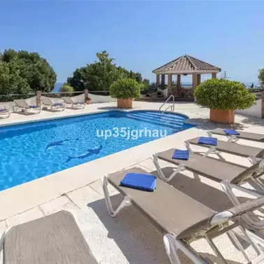 Venta de villa independiente en Estepona
