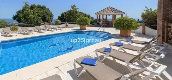 Venta de villa independiente en Estepona 2