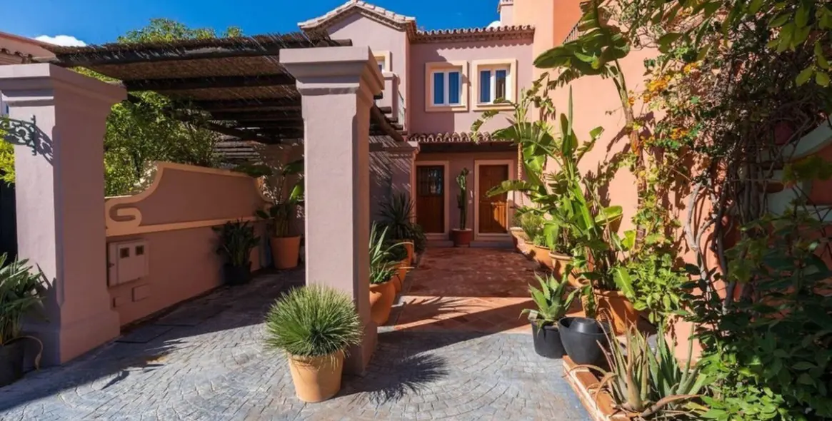 Venta de adosado en La Quinta 24