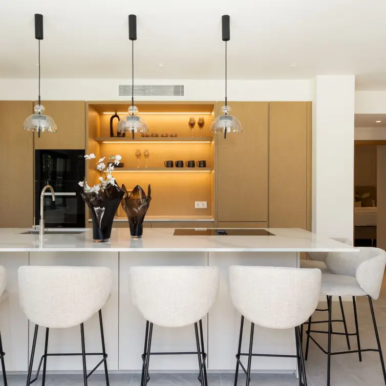 Sale of middle floor apartment in Nueva Andalucía