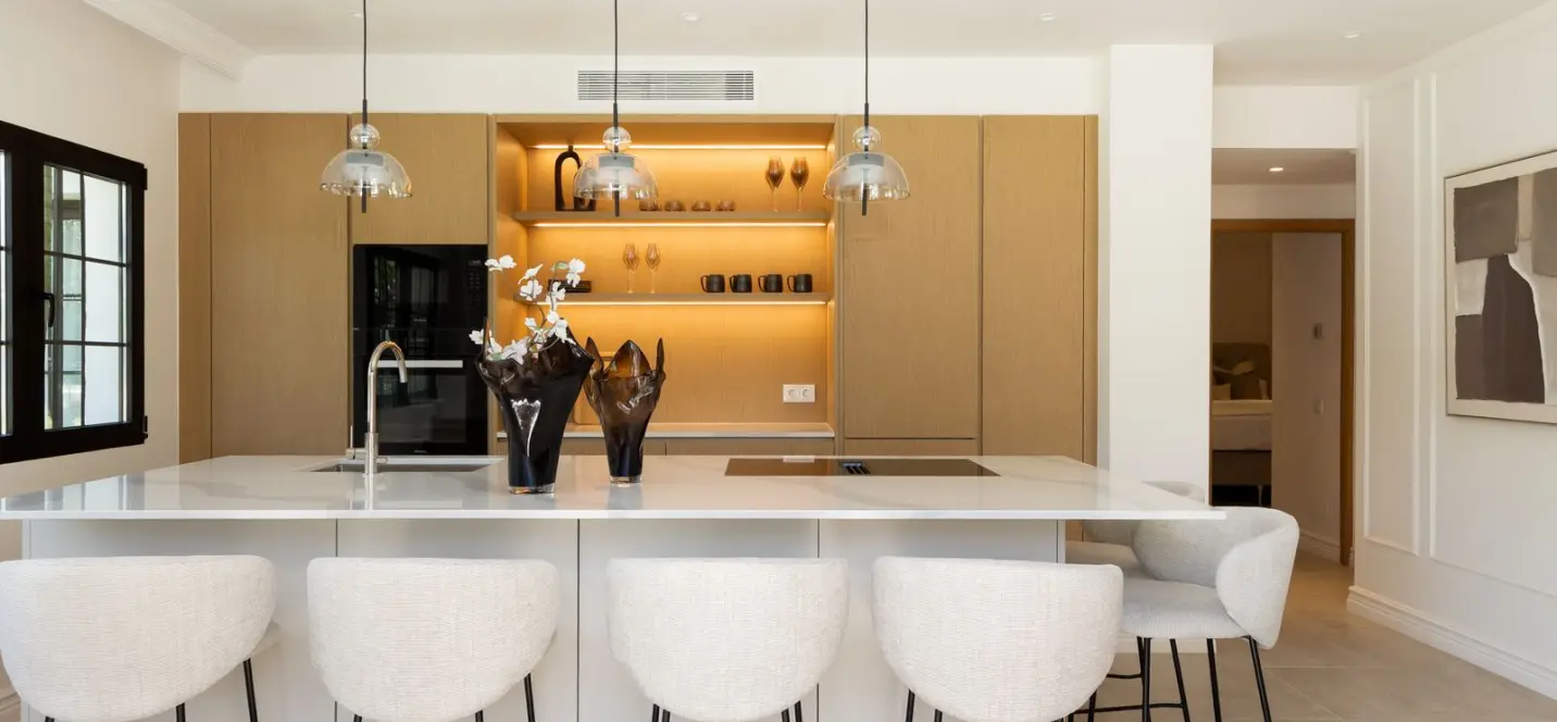 Sale of middle floor apartment in Nueva Andalucía 0