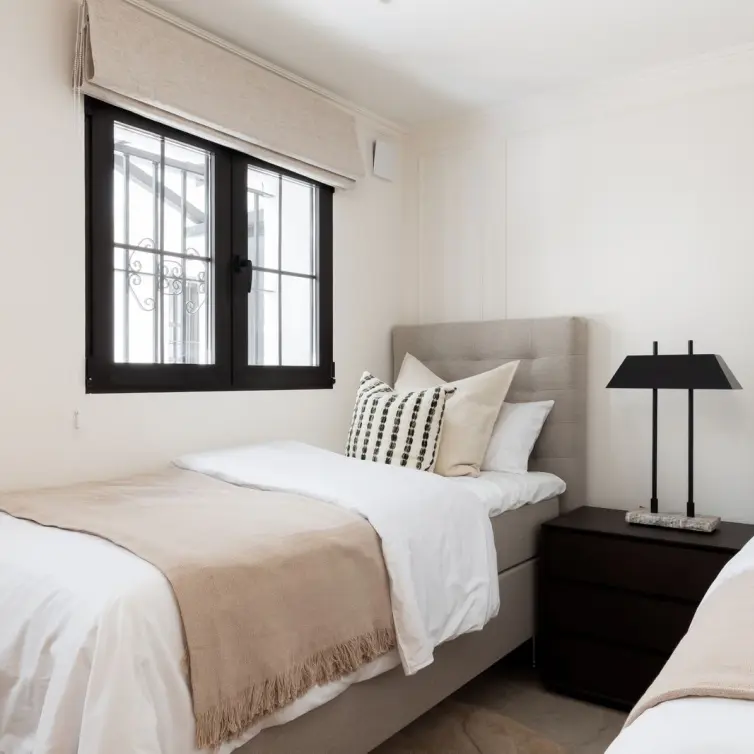Sale of middle floor apartment in Nueva Andalucía