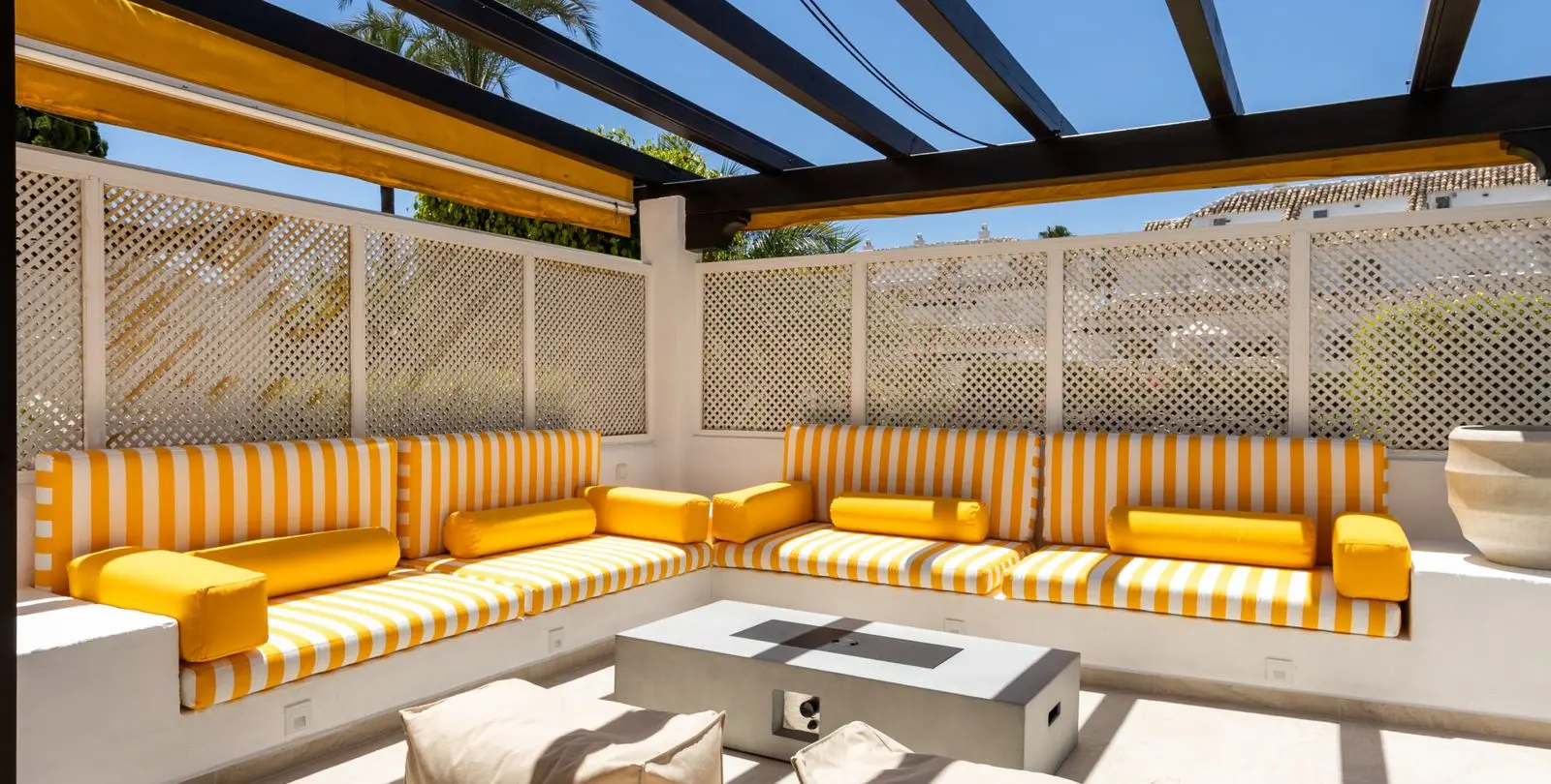 Sale of middle floor apartment in Nueva Andalucía 15