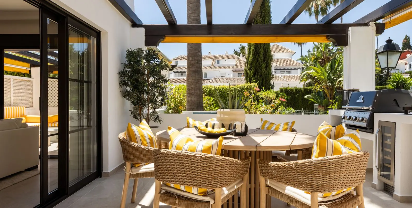 Sale of middle floor apartment in Nueva Andalucía 16