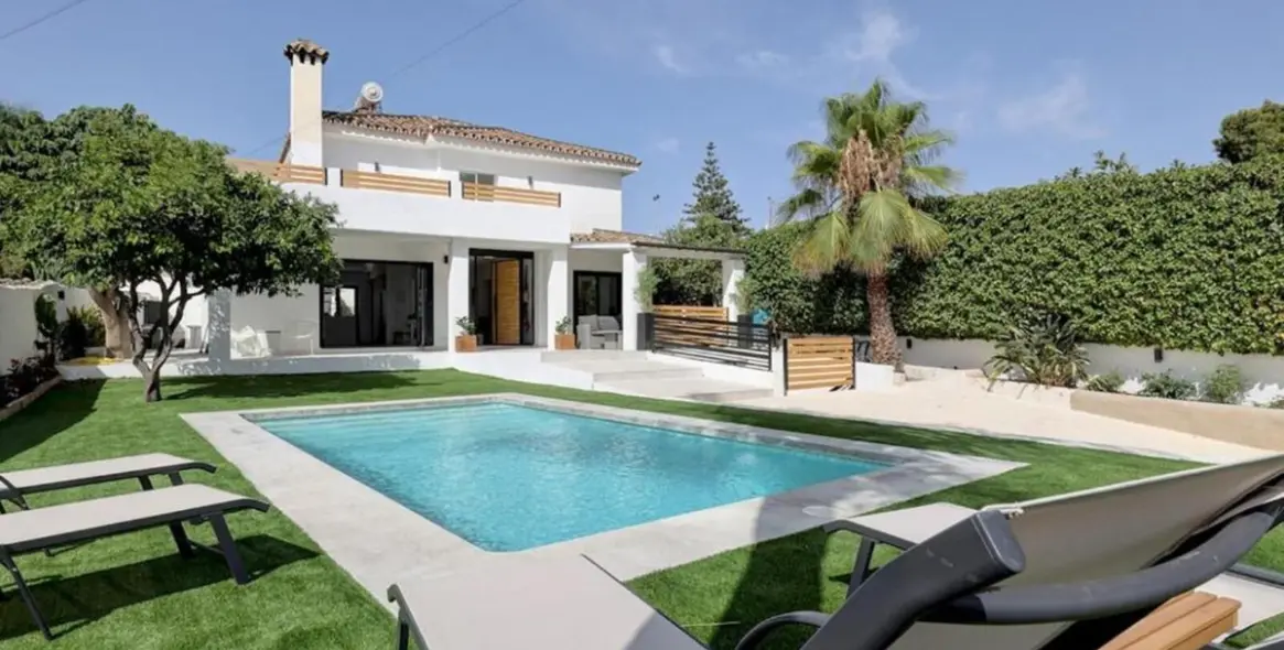 Venta de villa independiente en Marbella 1