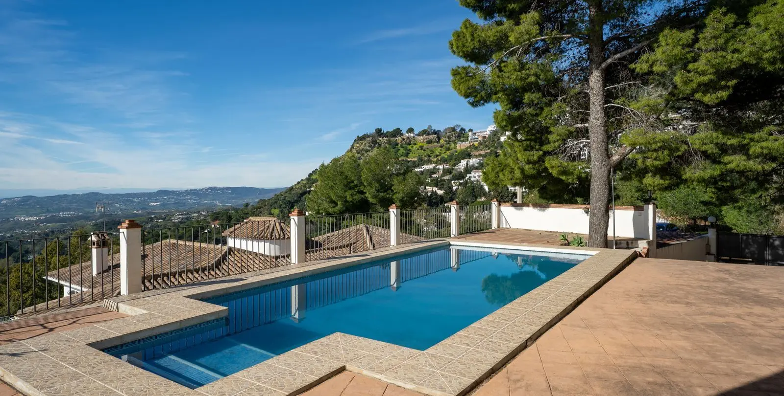 Sale of detached villa in Mijas 35