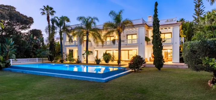 Venta de villa independiente en Estepona 0