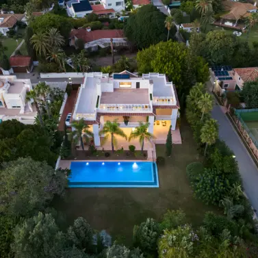 Venta de villa independiente en Estepona