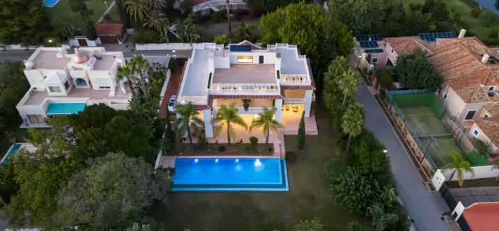 Venta de villa independiente en Estepona 1