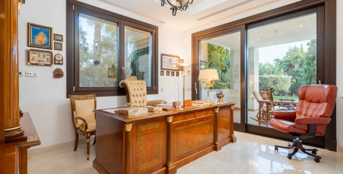 Venta de villa independiente en Estepona 4