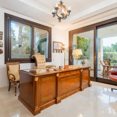 Venta de villa independiente en Estepona