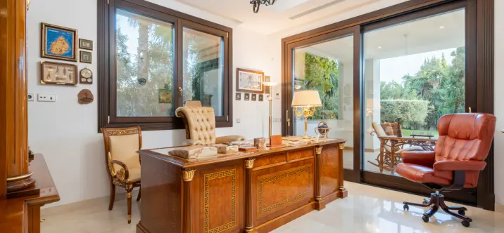 Venta de villa independiente en Estepona 3
