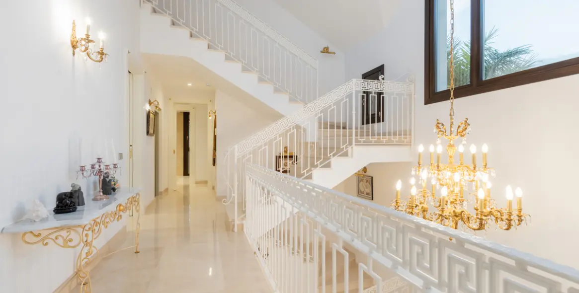 Venta de villa independiente en Estepona 12