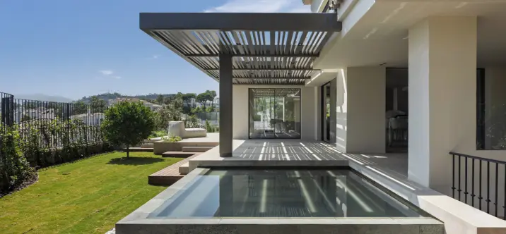 Venta de villa independiente en Nueva Andalucía 0