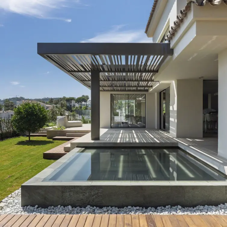 Venta de villa independiente en Nueva Andalucía