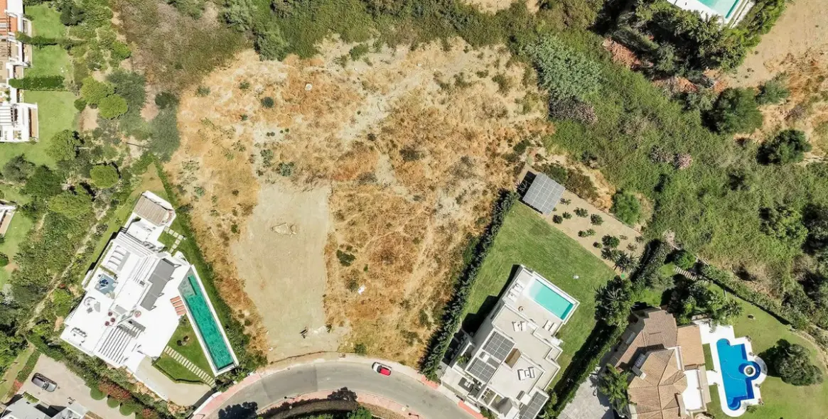 Venta de parcela residencial en Nueva Andalucía 14