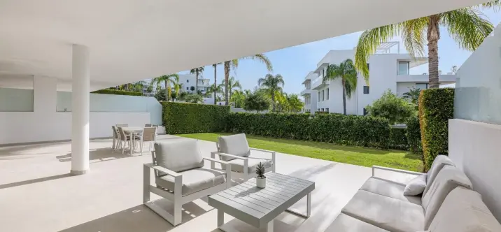 Short-term rent of ground floor apartment in Estepona 0