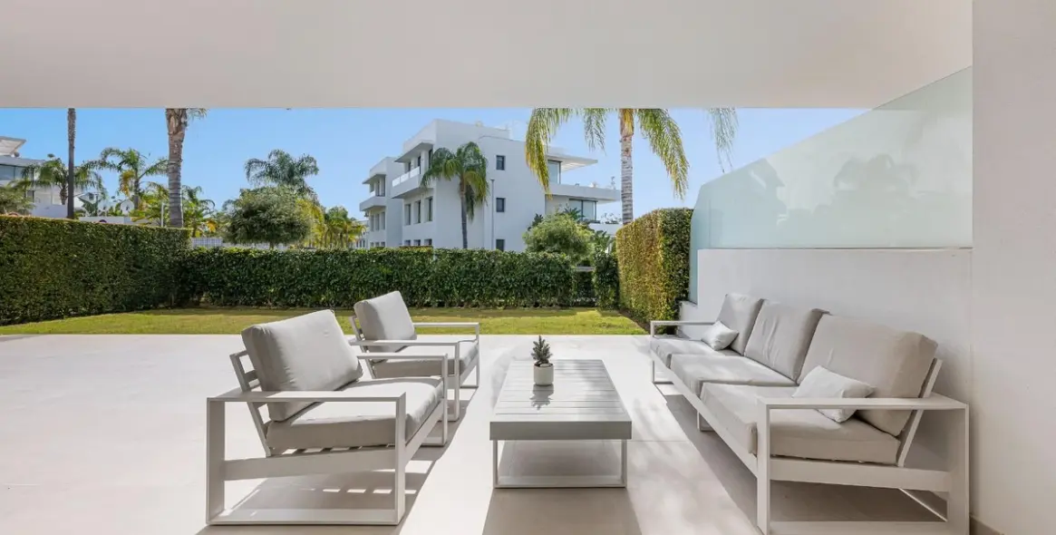 Short-term rent of ground floor apartment in Estepona 2