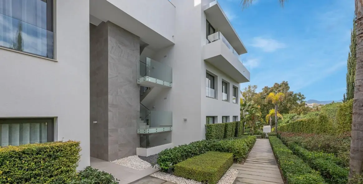 Short-term rent of ground floor apartment in Estepona 28