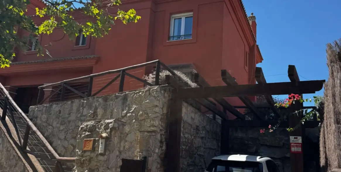Long-term rent of townhouse in Santa Clara 1