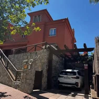 Long-term rent of townhouse in Santa Clara