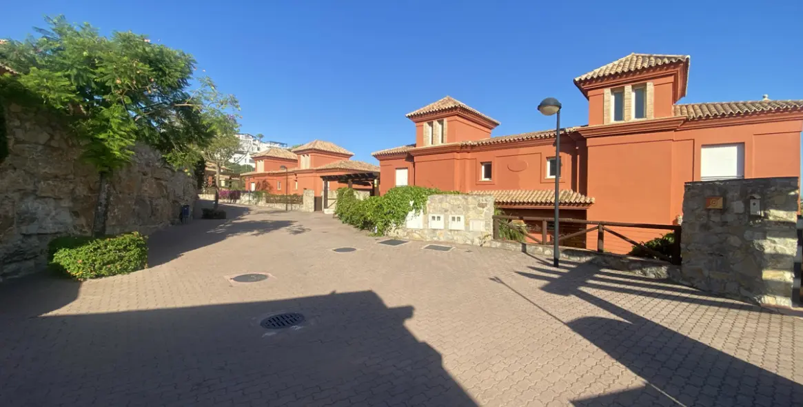 Long-term rent of townhouse in Santa Clara 2