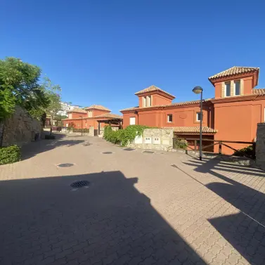 Long-term rent of townhouse in Santa Clara