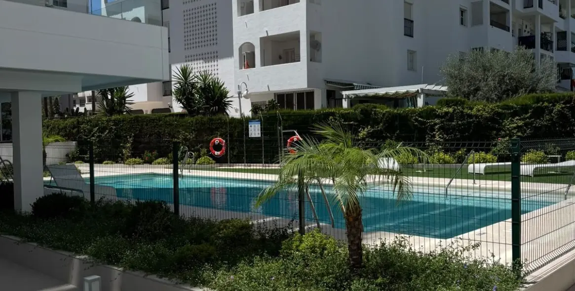 Short-term rent of middle floor apartment in Nueva Andalucía 19