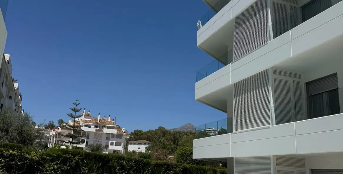 Short-term rent of middle floor apartment in Nueva Andalucía 26