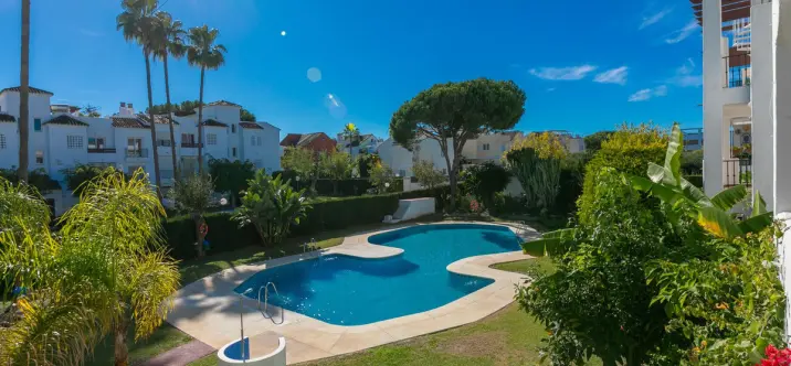 Short-term rent of middle floor apartment in Costalita 0