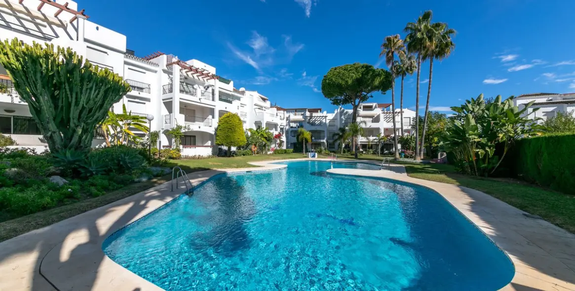Short-term rent of middle floor apartment in Costalita 2