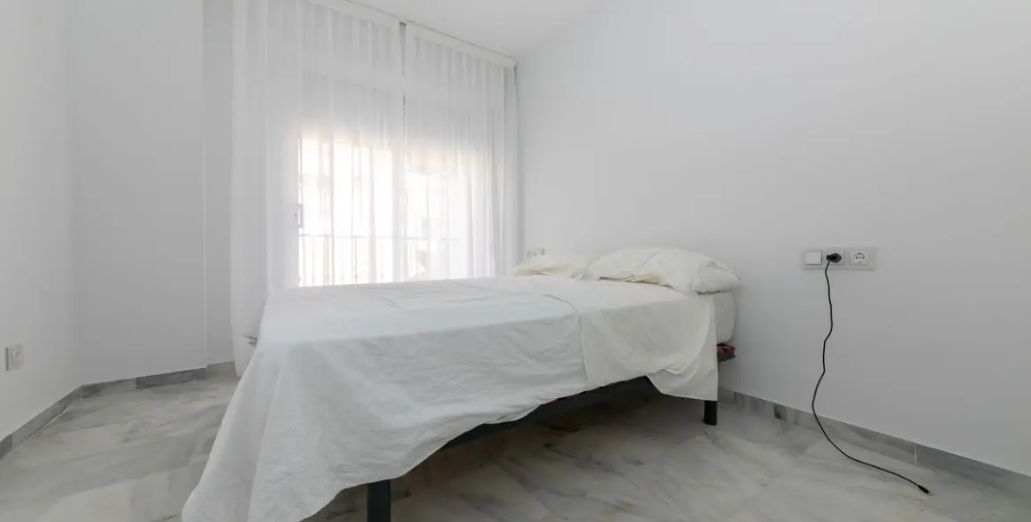 Short-term rent of middle floor apartment in Costalita 7