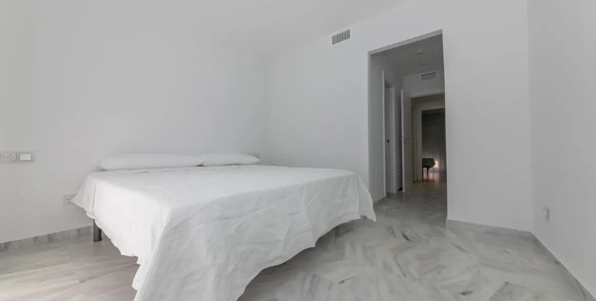 Short-term rent of middle floor apartment in Costalita 8