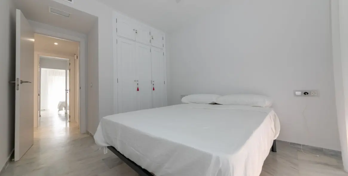Short-term rent of middle floor apartment in Costalita 9