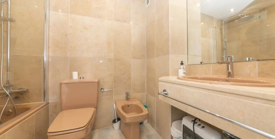 Short-term rent of middle floor apartment in Costalita 12