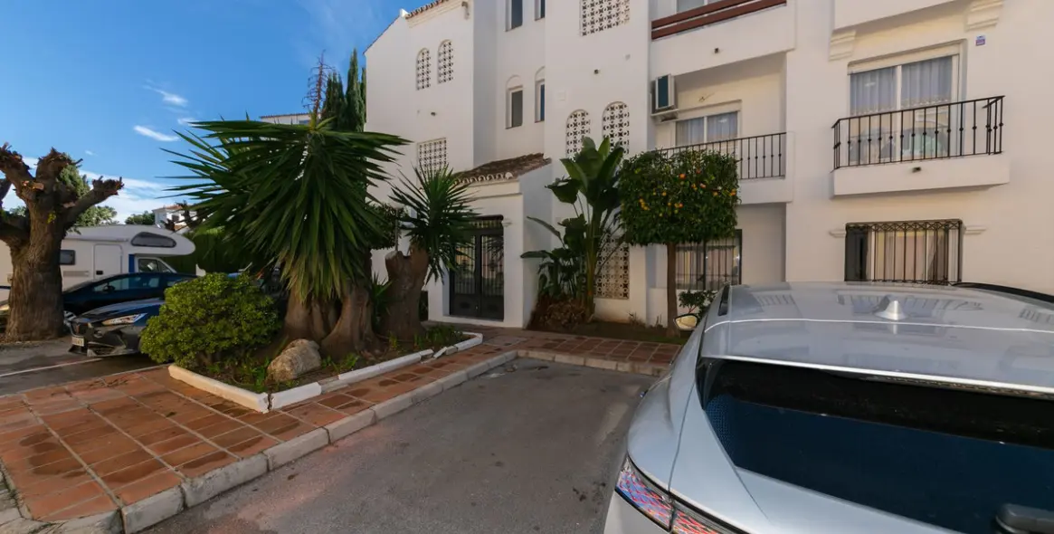 Short-term rent of middle floor apartment in Costalita 13