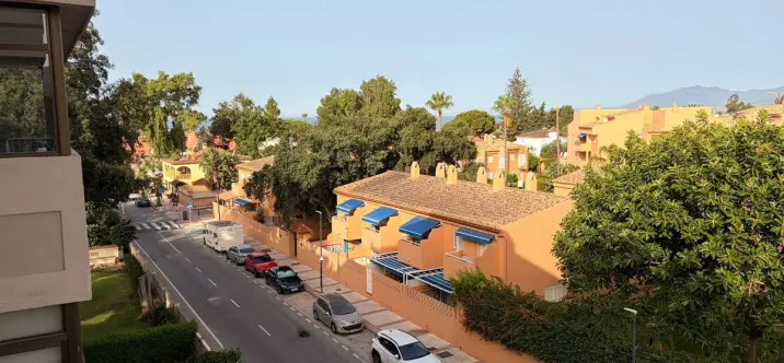 Sale of middle floor apartment in Marbella 0