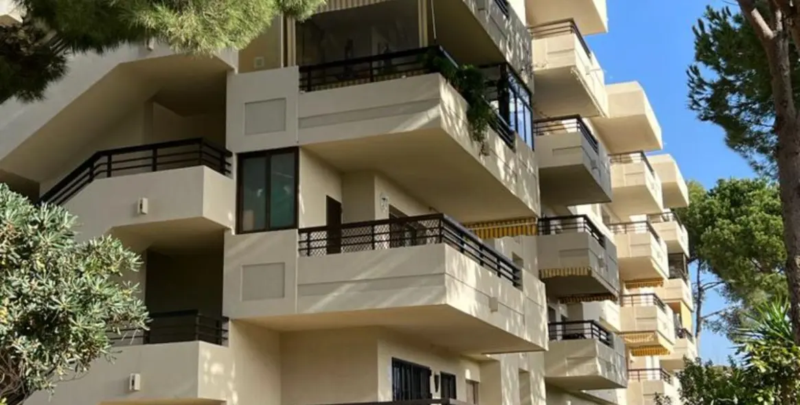Venta de apartamento en planta media en Marbella 4